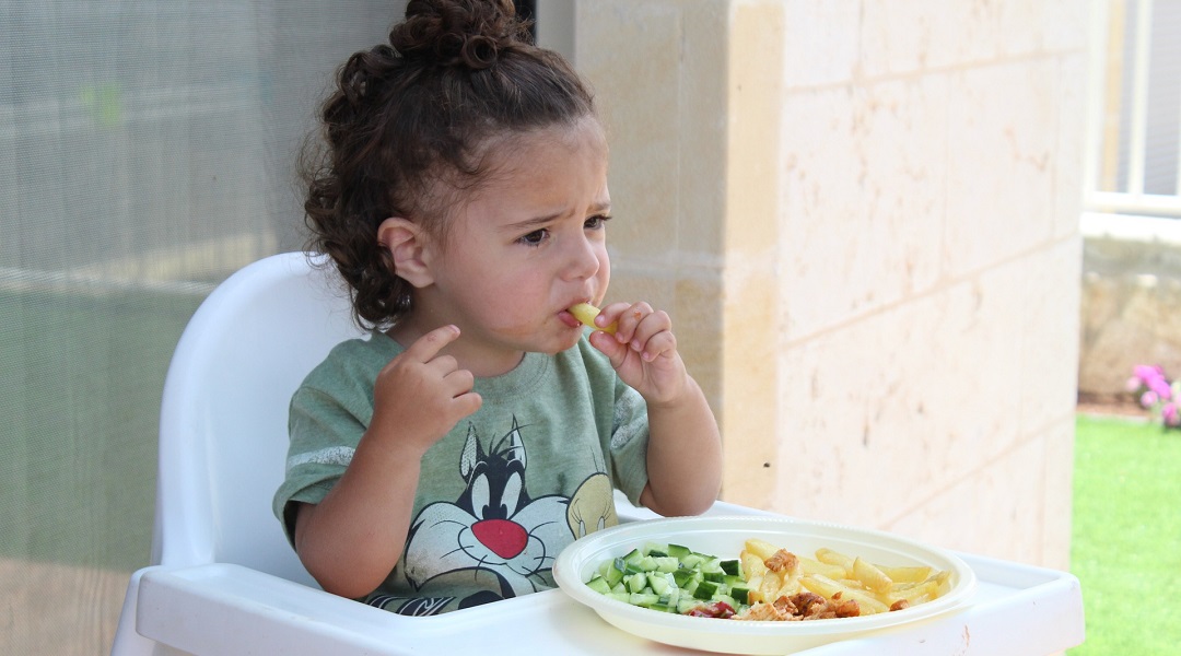Mon enfant refuse de manger des légumes, que faire ?