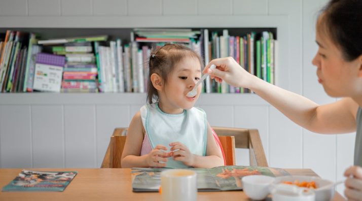 Comment bien choisir la chaise haute de bébé ?