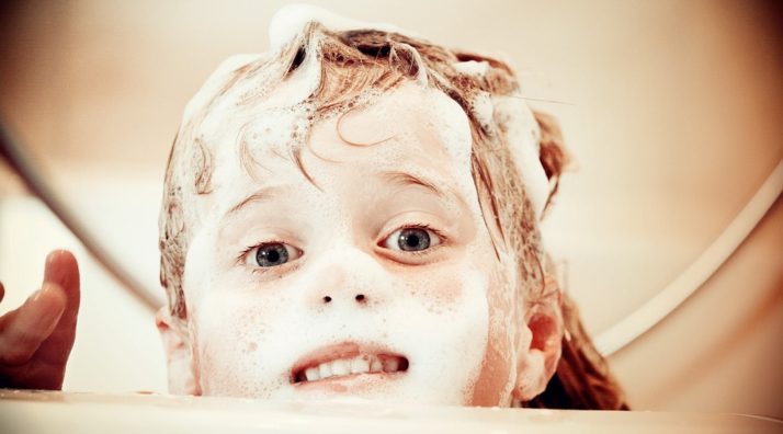 Votre kid est-il en âge de se laver seul ?